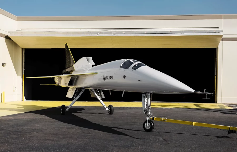 xb-1-hangar-1-900×579 XB-1进行飞行前检查。(图片来源:Boom Supersonic)